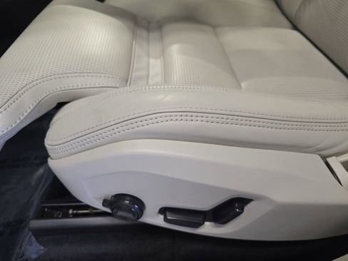 Used 2022 Volvo XC60 T8 Inscription w/ Advanced Package image 33