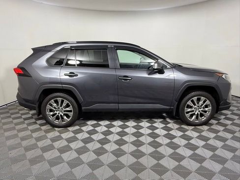Used 2019 Toyota RAV4 XLE Premium image 7