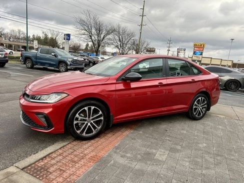 Certified 2025 Volkswagen Jetta Sport image 3