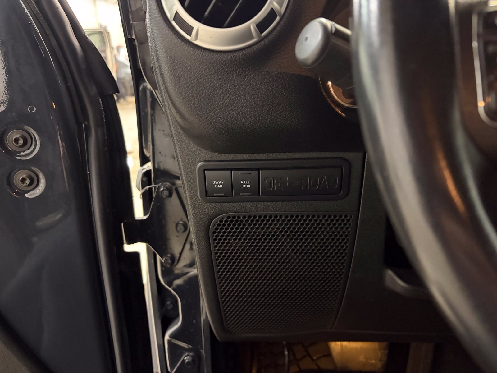 Used 2016 Jeep Wrangler Rubicon w/ Power Convenience Group AWD/4WD image 16