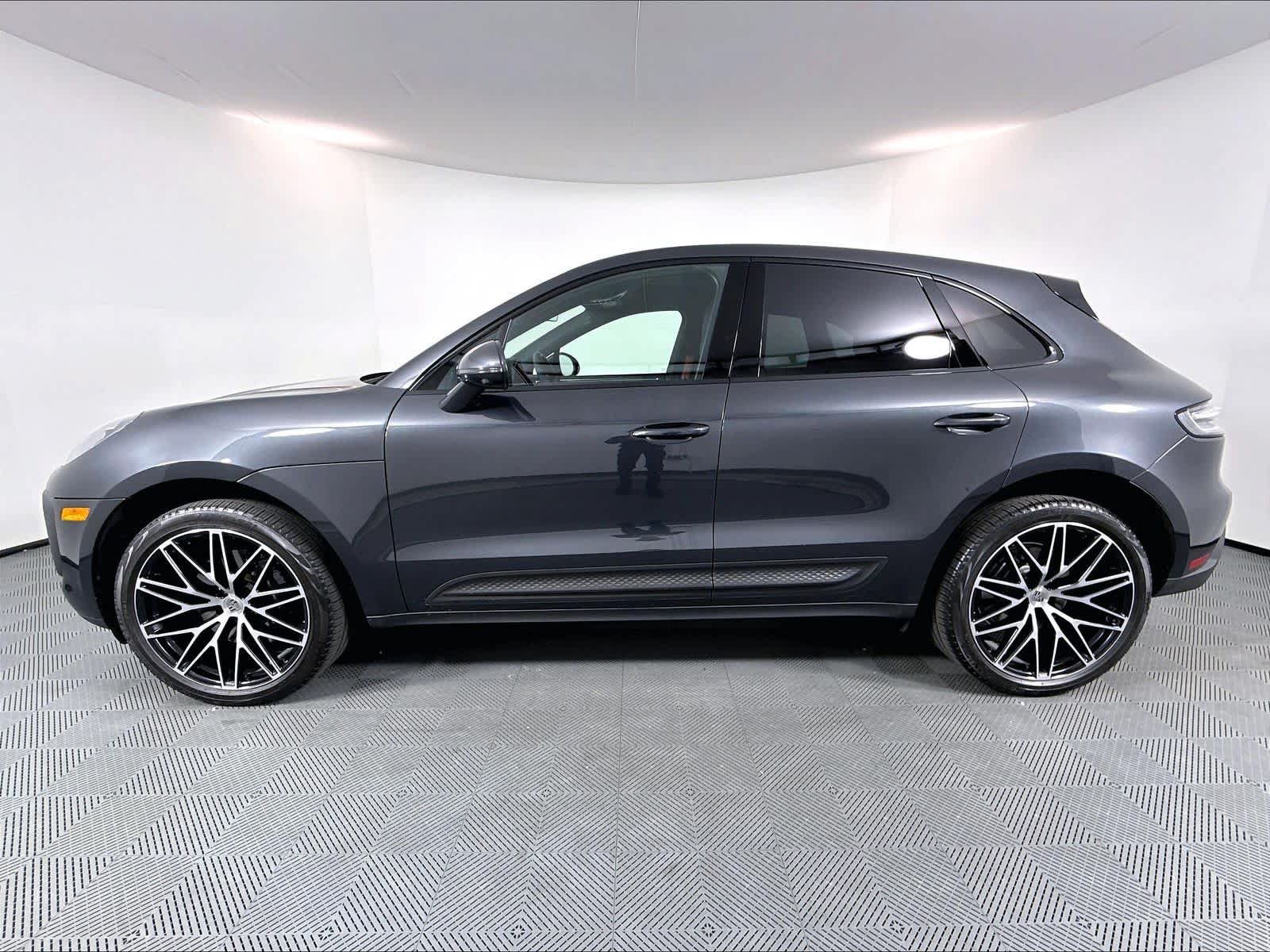 Certified 2023 Porsche Macan S AWD/4WD image 2