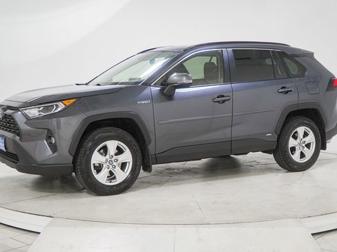 Used 2020 Toyota RAV4 XLE w/ Convenience Package image 5