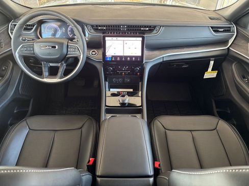 New 2025 Jeep Grand Cherokee L Limited w/ Luxury Tech Group II image 17