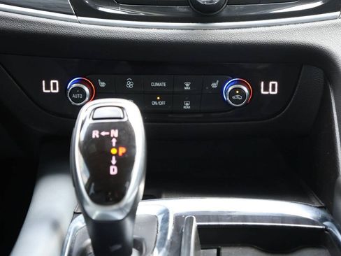 Used 2021 Buick Enclave Essence AWD/4WD image 22