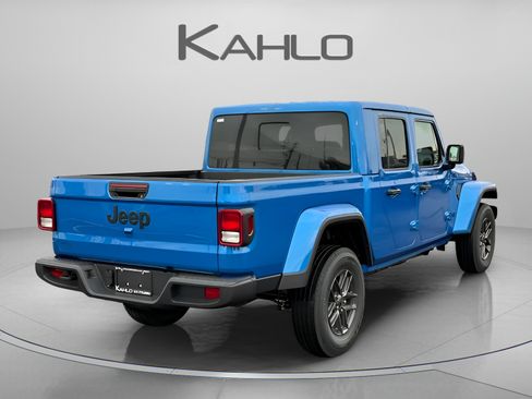 Used 2025 Jeep Gladiator Sport AWD/4WD image 5