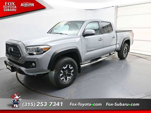 Used 2019 Toyota Tacoma TRD Off-Road w/ Technology Package AWD/4WD image 2