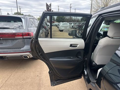 Used 2025 Toyota Corolla Cross LE w/ Moonroof Package FWD image 14