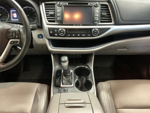 Certified 2018 Toyota Highlander XLE image 11