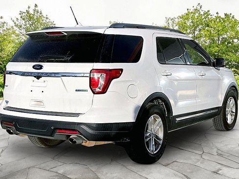 Used 2018 Ford Explorer XLT w/ Equipment Group 201A image 6