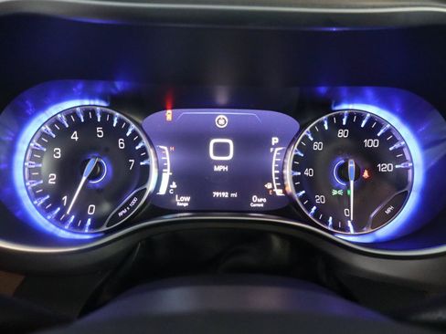 Used 2018 Chrysler Pacifica Limited w/ Advanced Safetytec Group FWD image 20