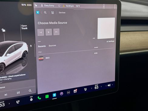 Used 2022 Tesla Model Y Long Range image 18