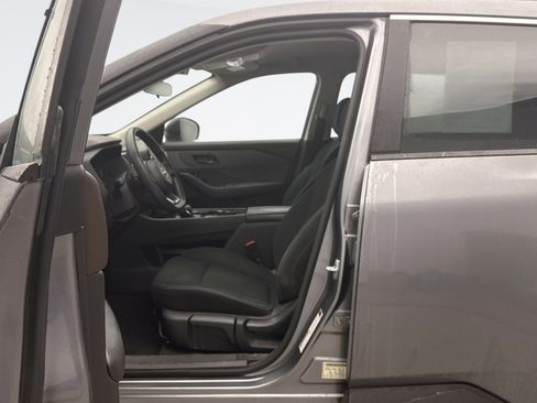 Used 2023 Nissan Rogue S image 8