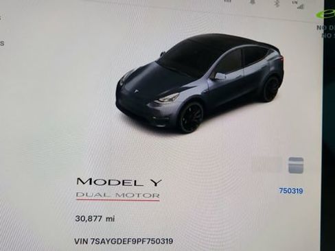 Used 2023 Tesla Model Y Performance image 37
