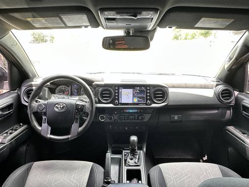 Used 2020 Toyota Tacoma TRD Sport w/ Technology Package AWD/4WD image 28