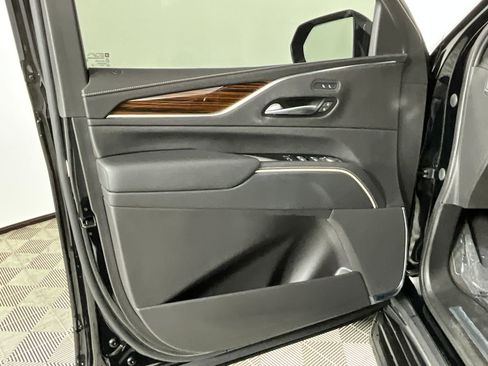 Used 2023 Cadillac Escalade Luxury image 18