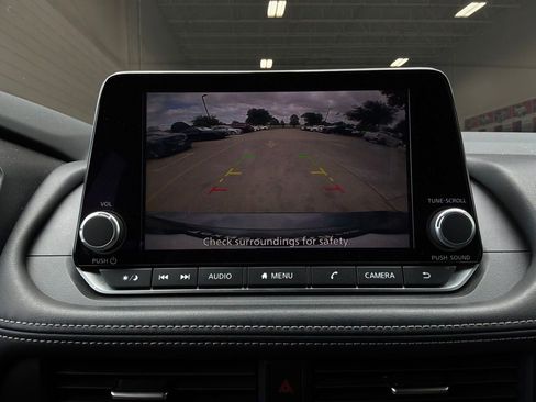 Used 2025 Nissan Rogue SV FWD image 31