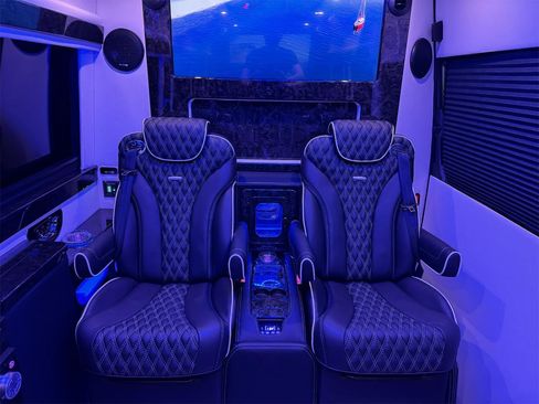 Used 2024 Mercedes-Benz Sprinter 3500 image 34