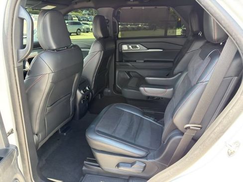 Used 2025 Ford Explorer ST RWD image 15