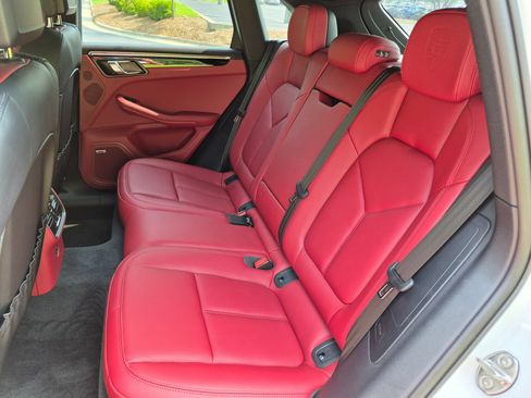 Certified 2025 Porsche Macan S AWD/4WD image 25