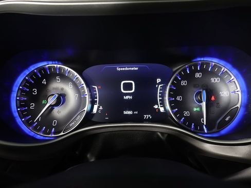 Used 2024 Chrysler Pacifica Touring-L FWD image 41