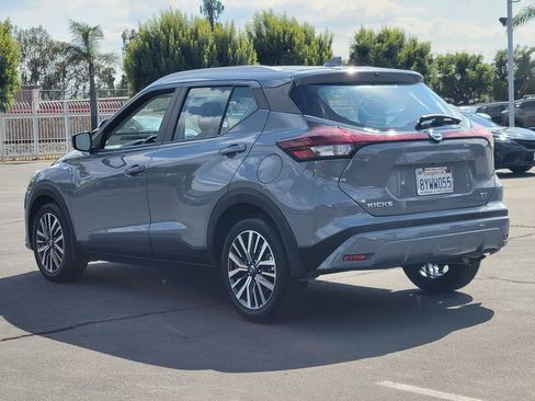 Used 2021 Nissan Kicks SV FWD image 3