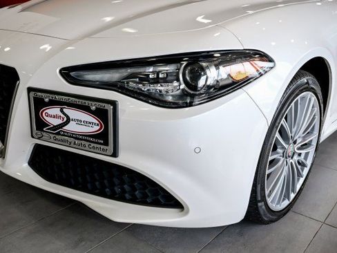Used 2020 Alfa Romeo Giulia Ti AWD/4WD image 9
