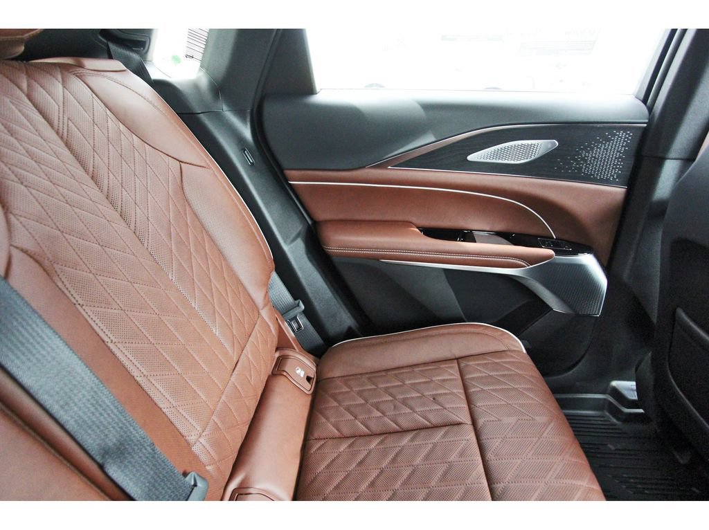 New 2027 Cadillac Lyriq Signature Luxury w/ Nappa Leather Package AWD/4WD image 11