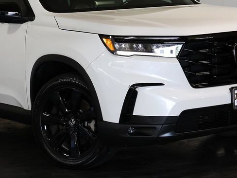 Used 2025 Honda Pilot Black Edition image 8