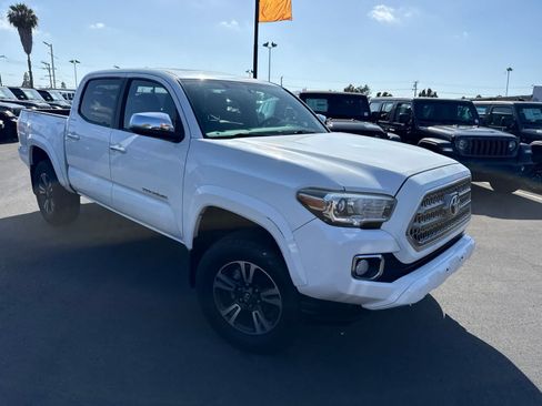 Used 2017 Toyota Tacoma Limited w/ Tow Package AWD/4WD image 10