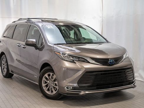 Used 2021 Toyota Sienna XLE w/ XLE Plus Package image 1