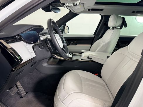 Used 2023 Land Rover Range Rover Sport SE image 5