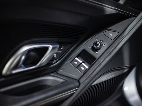 Used 2017 Audi R8 V10 w/ Carbon Exterior Package image 37