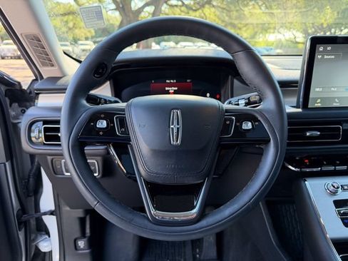 Used 2024 Lincoln Aviator 2WD w/ Premium Package image 10