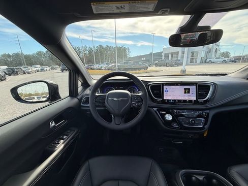 New 2026 Chrysler Pacifica Select w/ S Appearance Package image 13