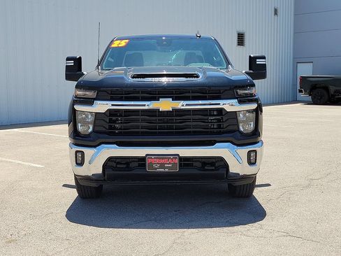 Used 2025 Chevrolet Silverado 2500 LT w/ Convenience Package AWD/4WD image 3