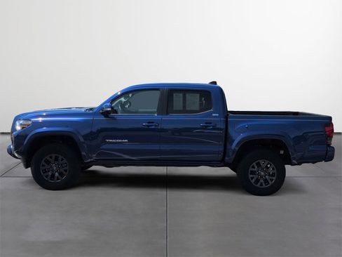 Used 2022 Toyota Tacoma SR5 w/ Technology Package RWD image 3