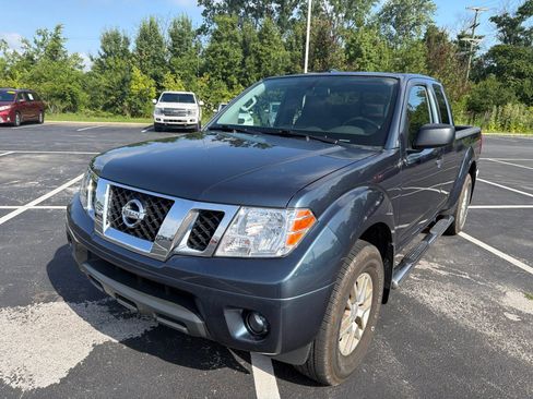 Used 2014 Nissan Frontier SV w/ SV Value Truck Package AWD/4WD image 2