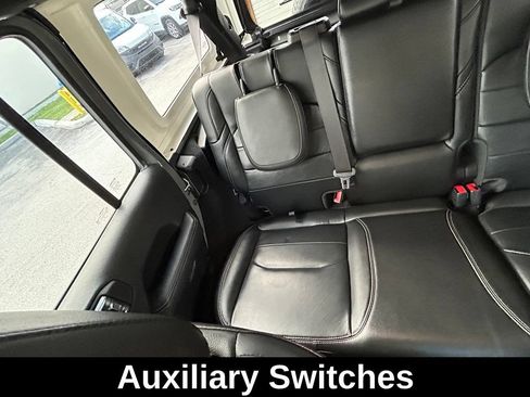 Used 2022 Jeep Wrangler Unlimited Sahara w/ Cold Weather Group AWD/4WD image 12