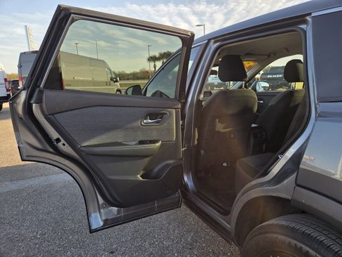 Used 2022 Nissan Rogue SV image 13