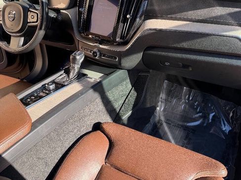 Used 2018 Volvo XC60 T6 Inscription w/ Convenience Package image 17