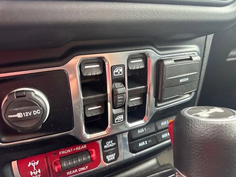 Used 2024 Jeep Wrangler Unlimited Rubicon 4xe w/ Convenience Group AWD/4WD image 13
