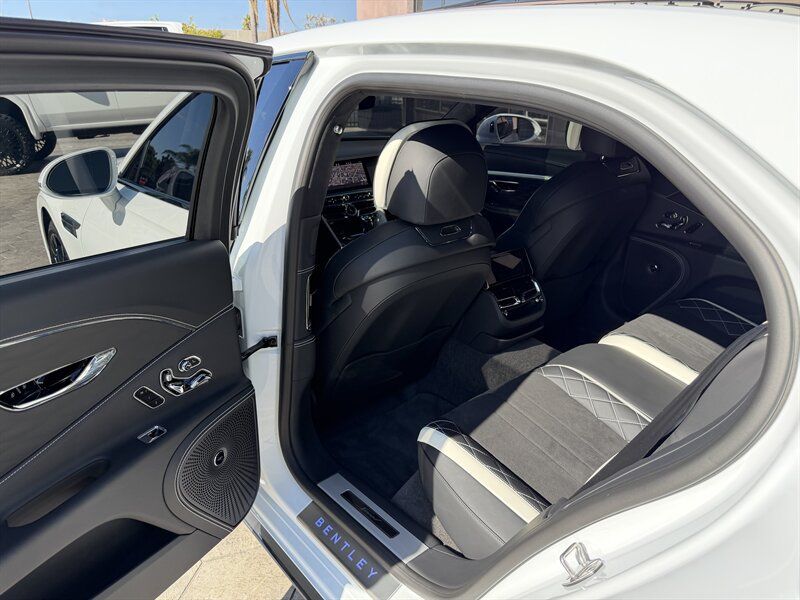 Used 2024 Bentley Flying Spur W12 AWD/4WD image 18