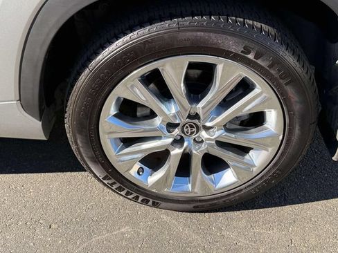 Used 2023 Toyota Highlander Limited AWD/4WD image 34