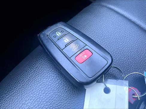 Used 2020 Toyota Highlander XLE image 15