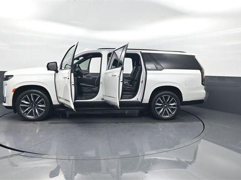 Used 2022 Cadillac Escalade ESV Sport image 43
