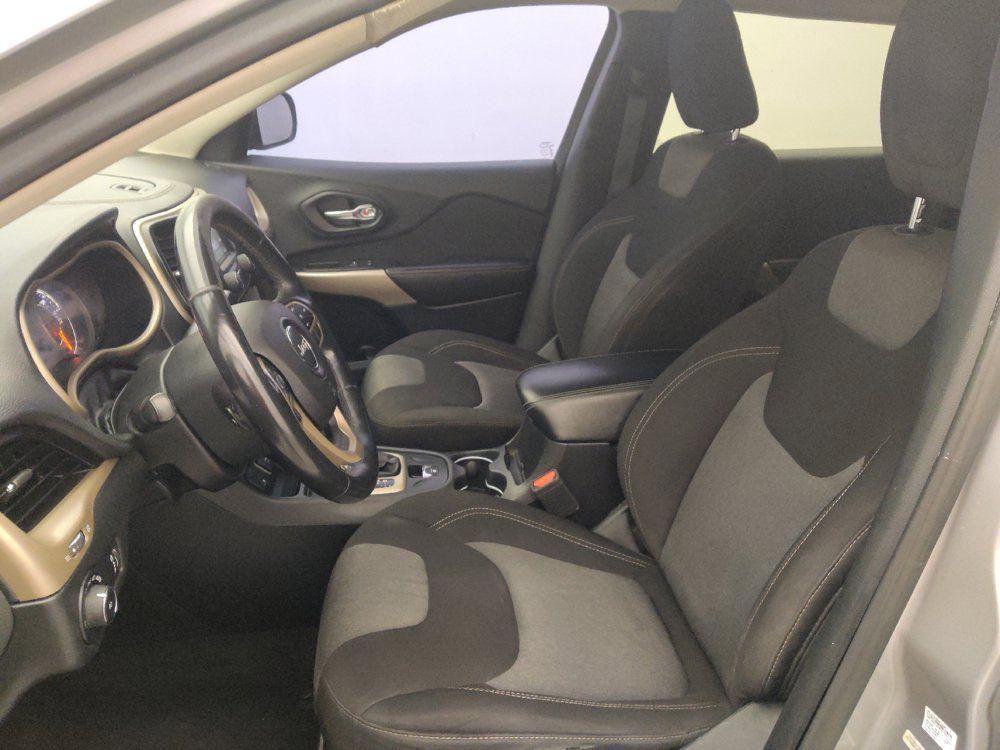Used 2018 Jeep Cherokee Latitude w/ Altitude Package FWD image 17