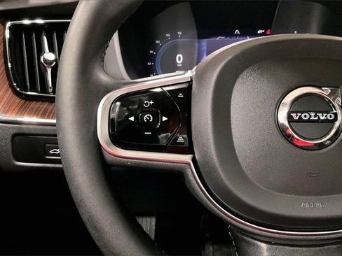 Certified 2023 Volvo XC60 B5 Plus w/ Protection Package Premier image 19