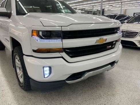 Used 2018 Chevrolet Silverado 1500 LT w/ All Star Edition AWD/4WD image 38