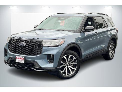 Used 2025 Ford Explorer ST-Line image 2