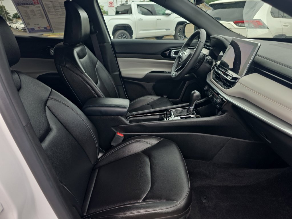 Used 2025 Jeep Compass Limited AWD/4WD image 9